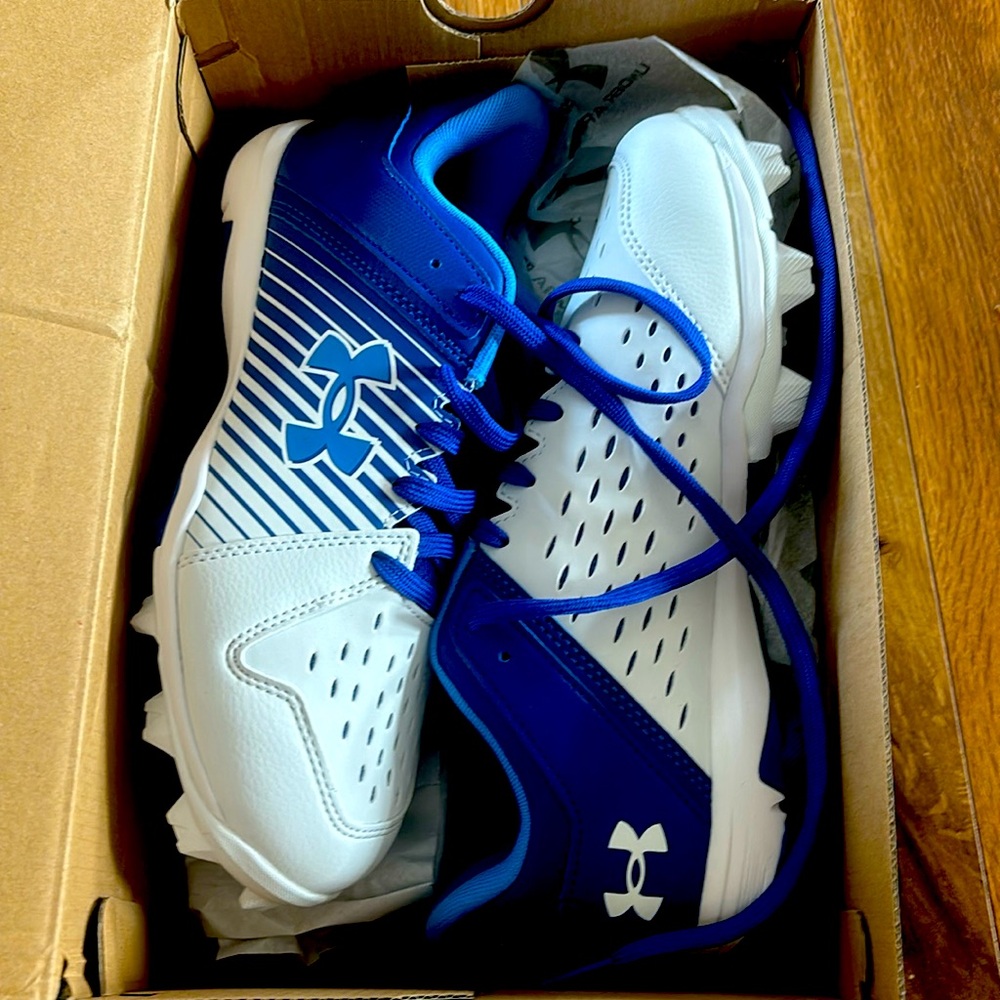 New in Box Boys Under Armour Baseball Cleats 6Y